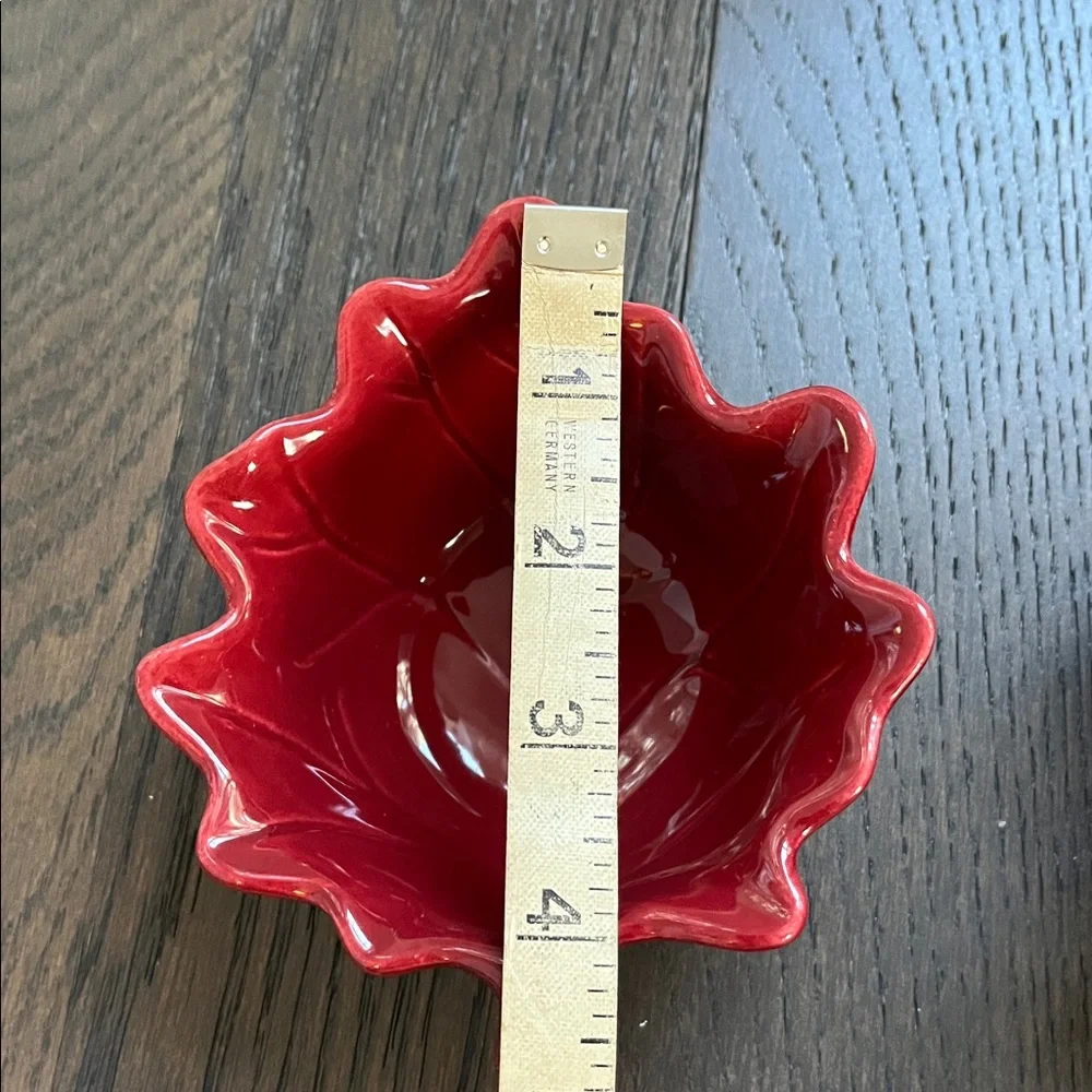 Pier 1 Set of Two Leaf-Shaped Bowls